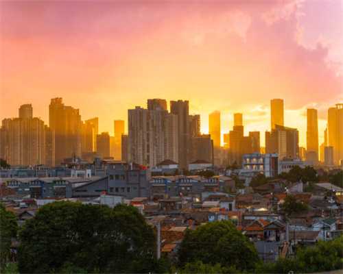 《英雄联盟》手游评测：与同类游戏相比，更看重玩家对线期发育