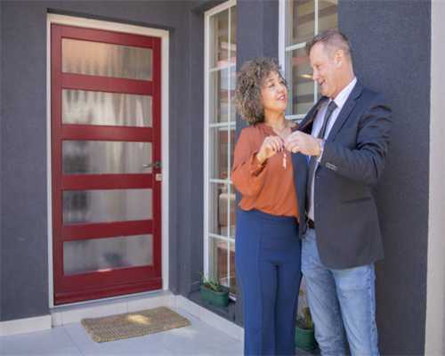 暗黑不朽手游：零付费畅玩暗黑，首推热门职业轻松下副本—圣教军