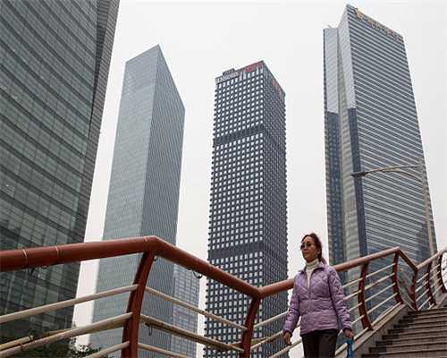 大学6个月后退学，从金融到游戏，他成为移动电竞之父