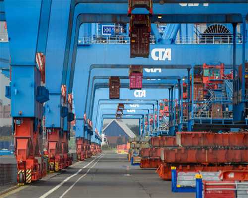 要画面没画面，要玩法没玩法，《超级机器人大战》有什么好玩的？