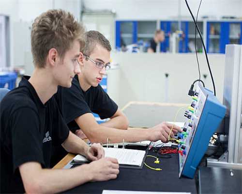 吃鸡手游哪家强？这款新版小容量更流畅