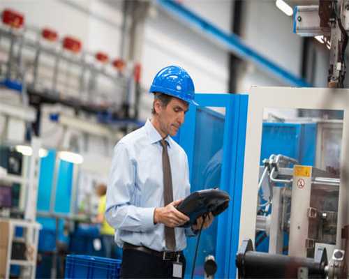 这款模拟策略玩家扮演邪恶大魔王，还疯狂吐槽绝地求生和魔兽